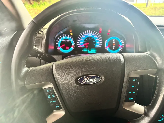 Vende Ford fusion sel 2.5