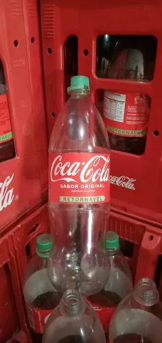 Vende-se vasilhames Coca-Cola 2 litros retornável (cascos).