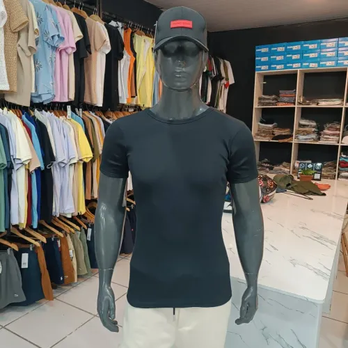 Camiseta Preta Manga Curta básicas modelo caneladas
