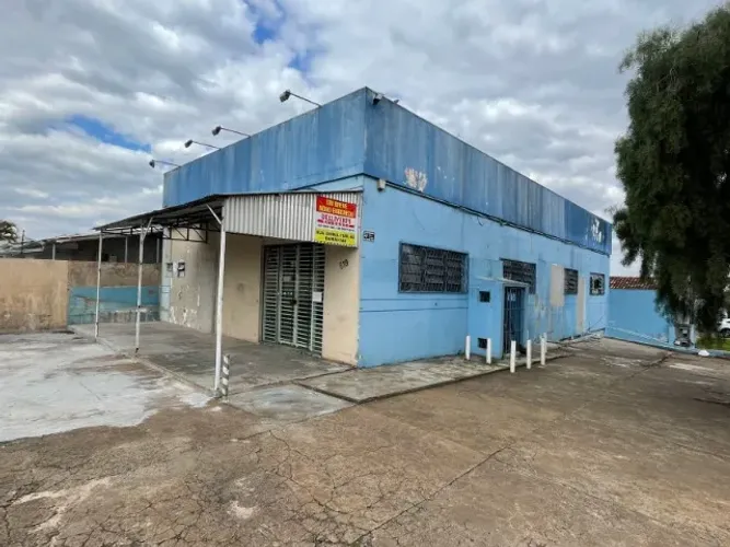 Barracão comercial com subsolo no bairro Neva