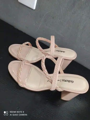 Sandália/ salto médio tamanho 38 na cor rose DAKOTA