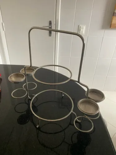 Suporte para pratos e copos em metal