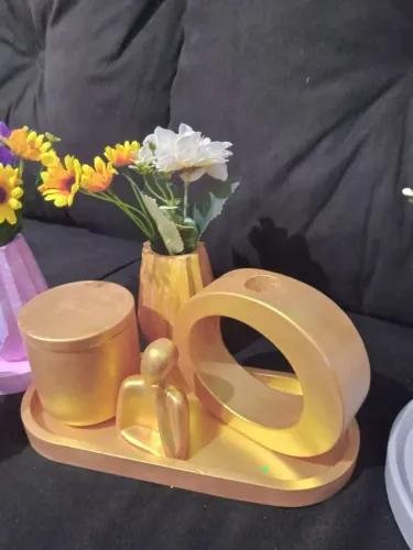 Conjunto decorativo vaso e estatuetas