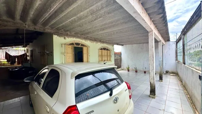 Casa no início do bairro Tancredo Neves
