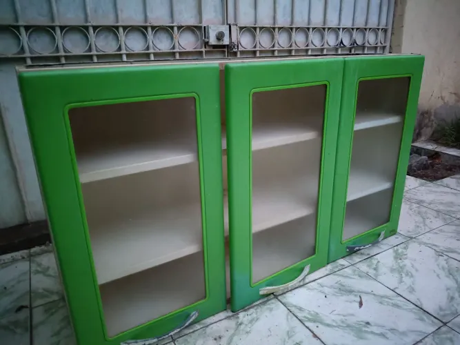 Armário Itatiaia p cozinha 3 portas tem a parte debaixo também