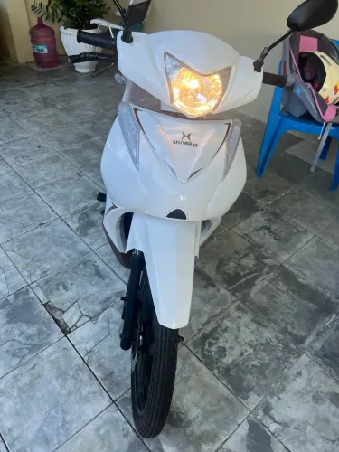 Moto com pouquíssimo uso 