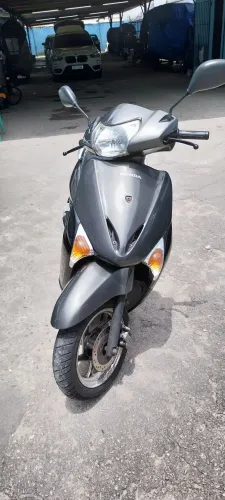 Moto Lead em ótimo estado.