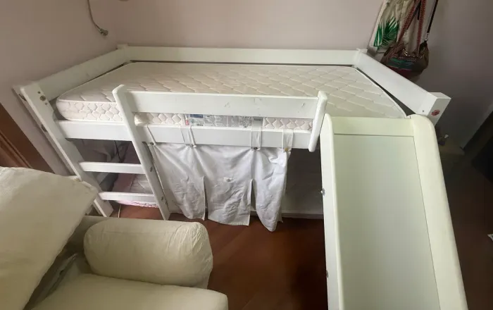 cama tok e stok c colchão, escorregador e escada, madeira pinus
