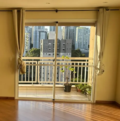 Porta balcão com 2 folhas de vidro YKK - Vl Andrade, ZSul