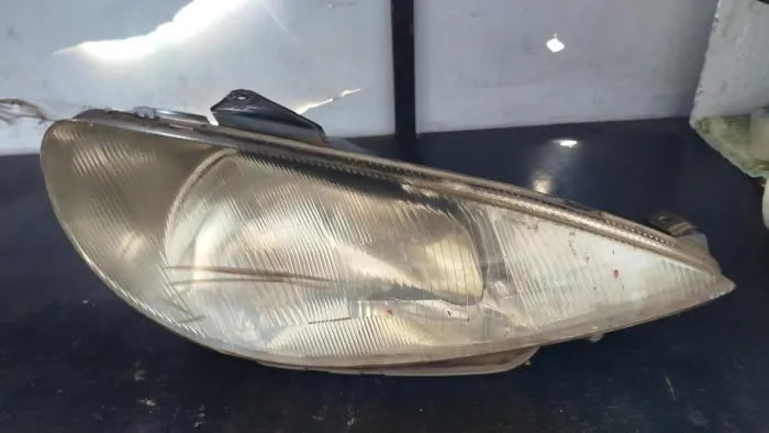 Farol lado direito Peugeot 206 lente canelada