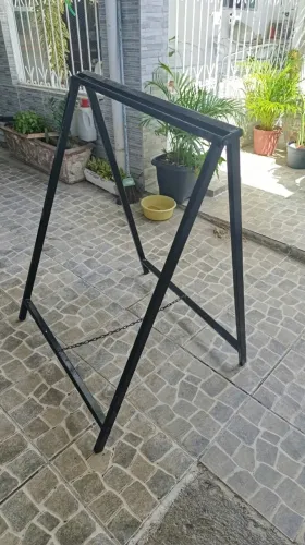 Cavalete para bane comercial