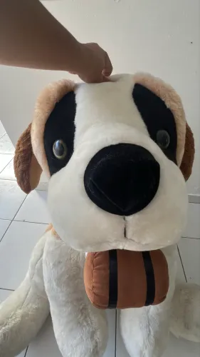 Cachorro gigante de pelúcia 