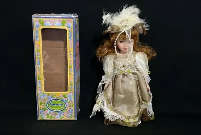 Boneca Esmeralda Collectors Dolls - Porcelana Original 