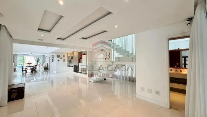 Casa com piscina, espaço gourmet com churrasqueira, 4 suítes, e 4 vagas na Mooca