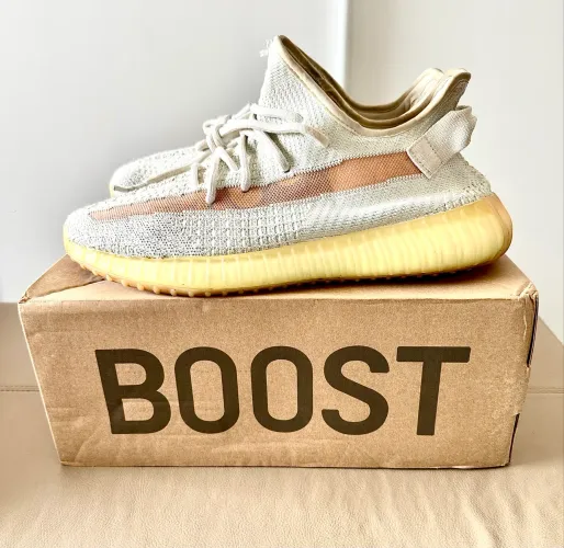 Yeezy Boost 350 V2 Hyperspace