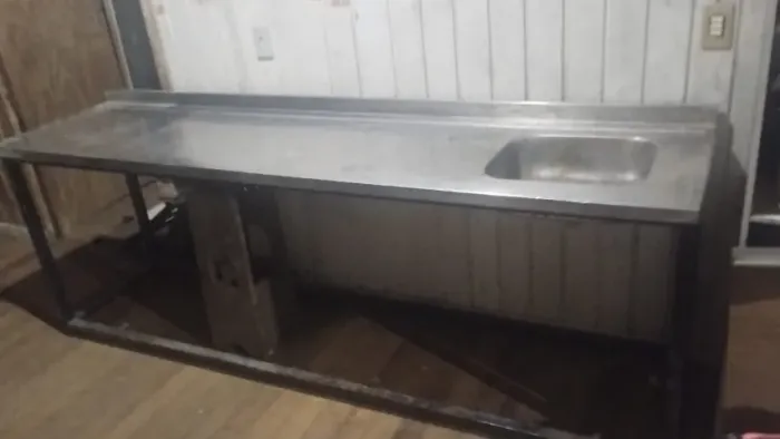 Pia cuba em inox com estrutura. Novo Hamburgo RS.