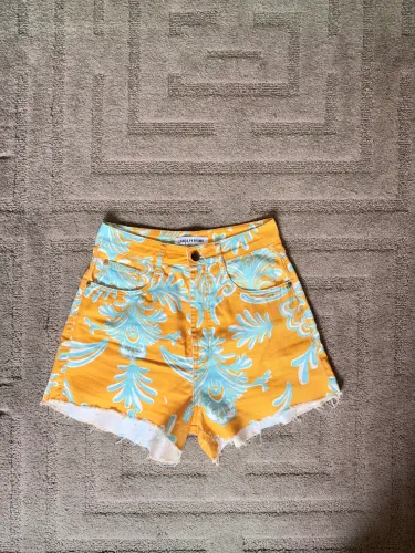 Short Lança Perfume em sarja tam. 36