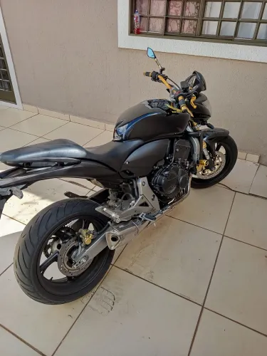 Hornet 2010/2010. Nova, 2 pneus zero