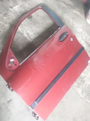 Porta dianteira esquerdo Fiat Palio fiasa 98