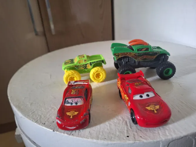 Carrinhos para colecinar e brincar 