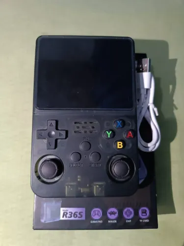 Videogame Portátil R36S com 64GB