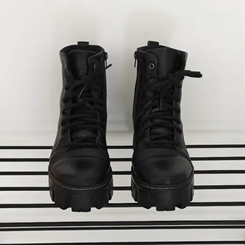 coturno bota tratorada de couro legítimo