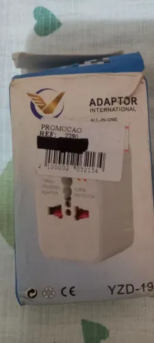 Adaptador universal para tomadas. Vários padrões.