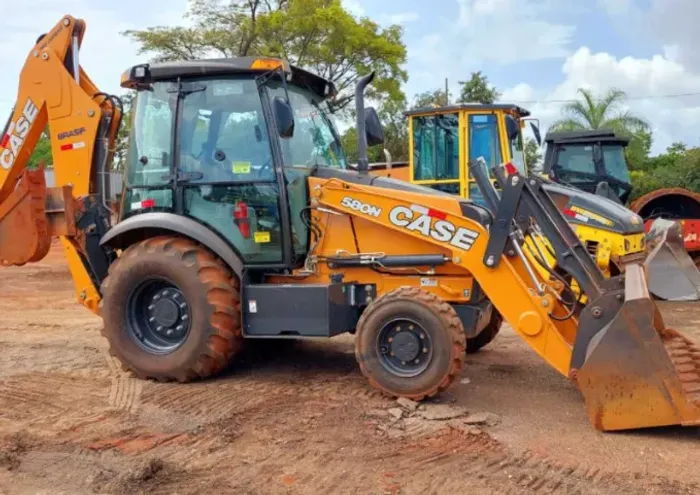 Retroescavadeira Case 580 2014 (Transferência de divida)