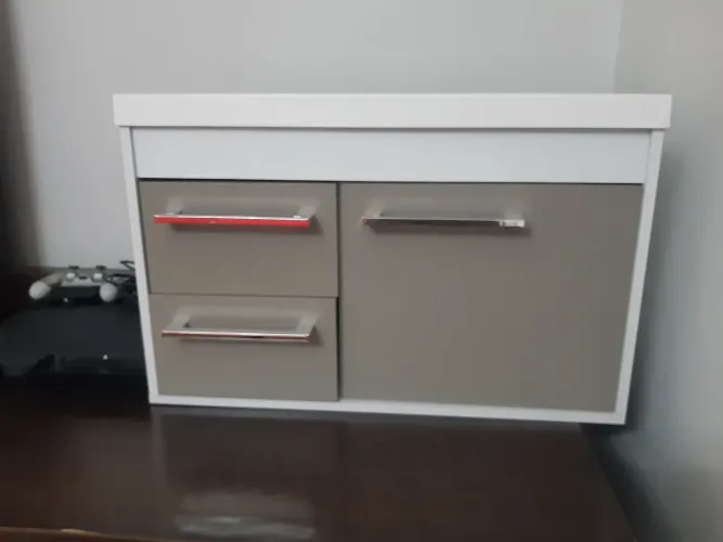 VENDO ARMÁRIO COM PIA POR 300 REAIS