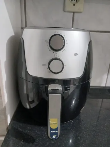 Vendo air fryer britânia