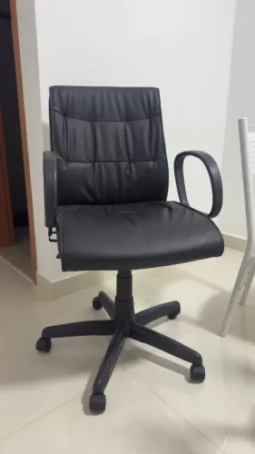 CADEIRA EXECUTIVA DE ESCRITÓRIO - PRETA