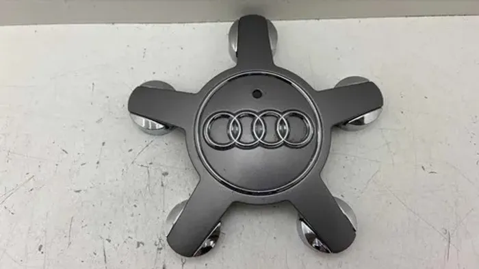 Calota Da Roda Central Audi Q3 2015 4f0.601.165.n Prata