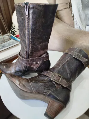 Bota cano médio couro marrom Tam.38