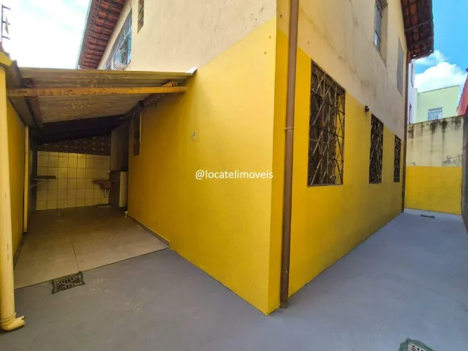 Excelente apartamento, Localizado na Rua Coronel Severiano, no bairro Milionários. Próximo