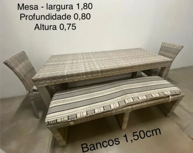 Mesa fibra sintética com banco e 4 cadeiras 