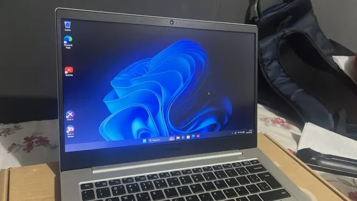 Notebook book semi novo