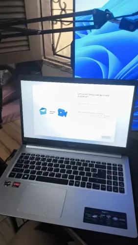 Vendo notebook semi novo acompanha um suporte de brinde