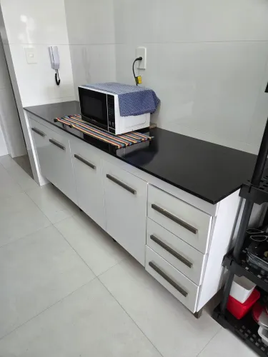 Balcão de Cozinha Kaiki Móveis Atenas Branco com 4 Portas e 3 Gavetas