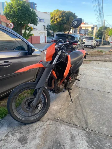 Lander modelo motard