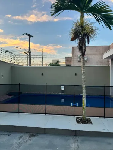 Casa semi-mobiliada à venda no Residencial Greenville com piscina