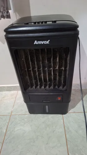 Climatizador Amvox 18L com pequeno defeito