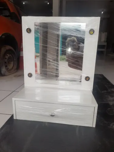 Camarim penteadeira promoção aproveite a pronta entrega instalação grátis ?