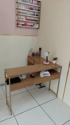 Mesa e expositor de manicure 