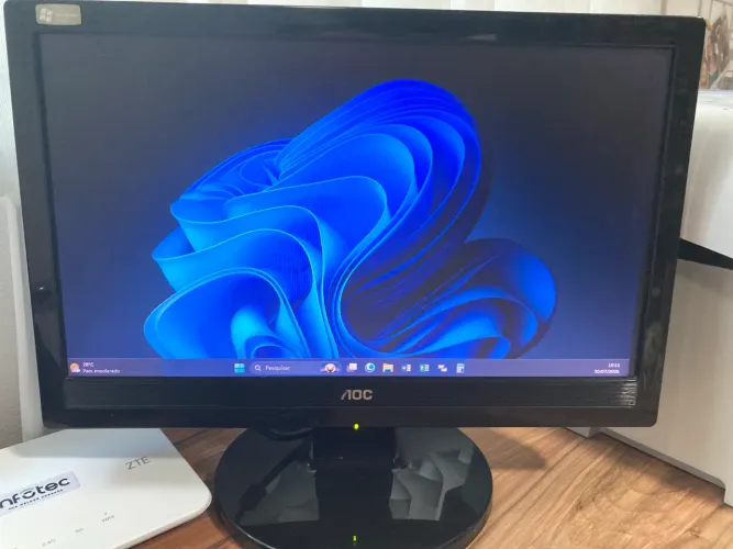 Monitor AOC