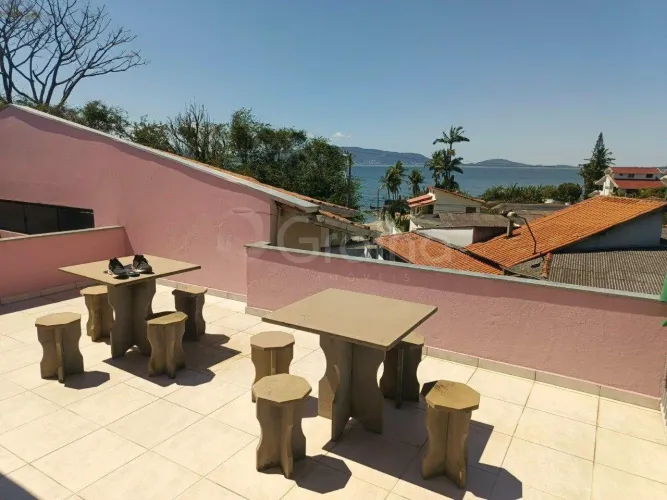 Casa de 260,99m² 6 quartos sendo 1 suíte na Ponta de Baixo