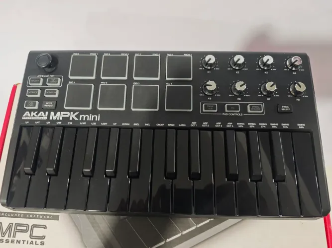 Controladora AKAI MPK mini