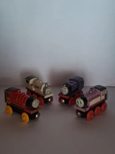 Personagens Thomas e seus amigos em madeira Wooden Railway Learning Curves Preço unitário