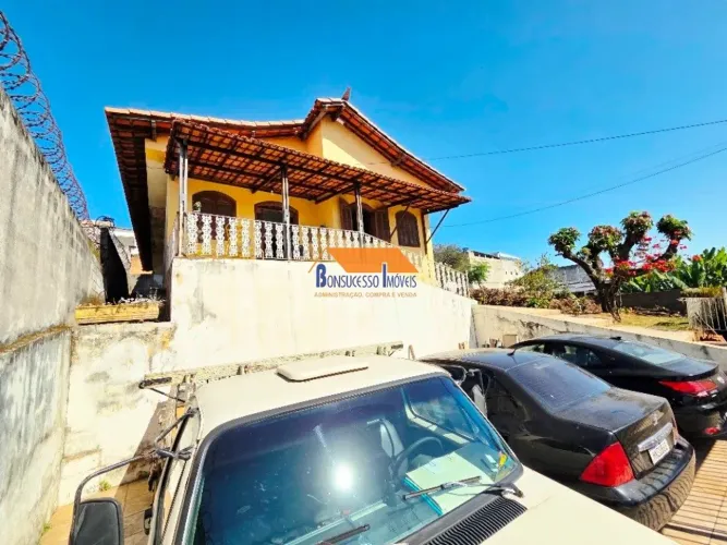 casa de 3 quartos, bairro Ermelinda/Aparecida em Belo Horizonte