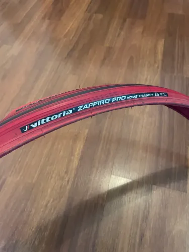 Pneu Vittoria Zaffiro Pro Home Trainer para uso em rolo de treino