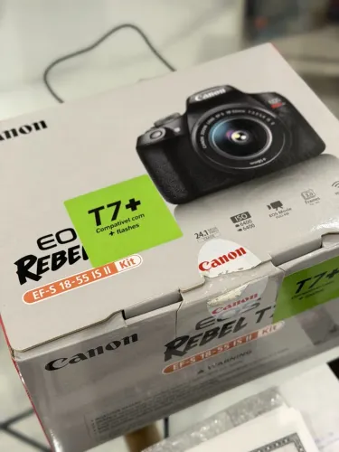 CANON REBEL T7+